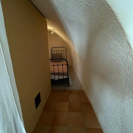 D' Hotes L'escalo A Moutiers-ste-marie Bed & Breakfast *