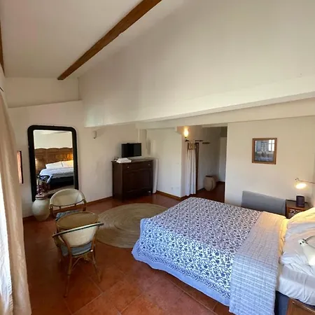 D' Hotes L'escalo A Moutiers-ste-marie Мустье-Сент-Мари