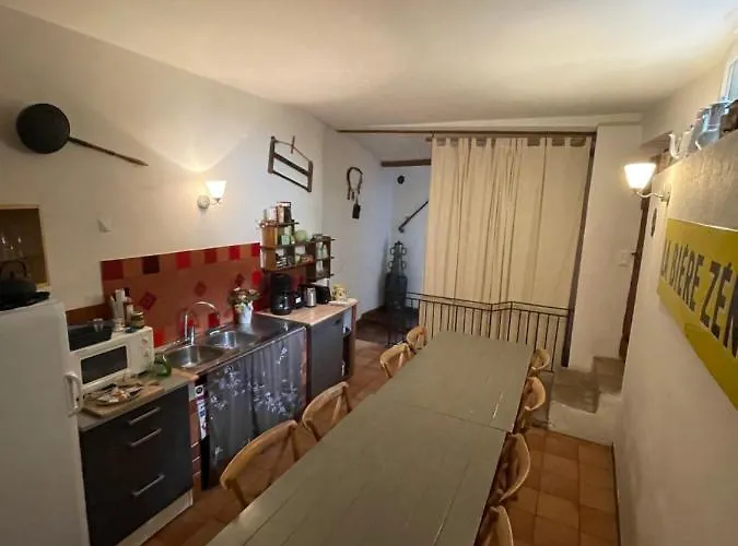 D' Hôtes L'escalo à Moutiers-ste-marie 3*